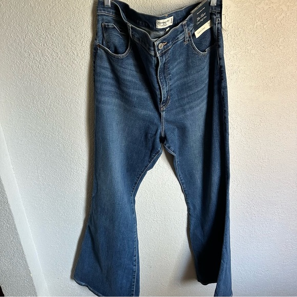 Abercrombie NWT Curve Love Ultra High Rise Stretch Flare Jean - Picture 4 of 11